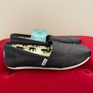 NWT TOMS Black Shoes